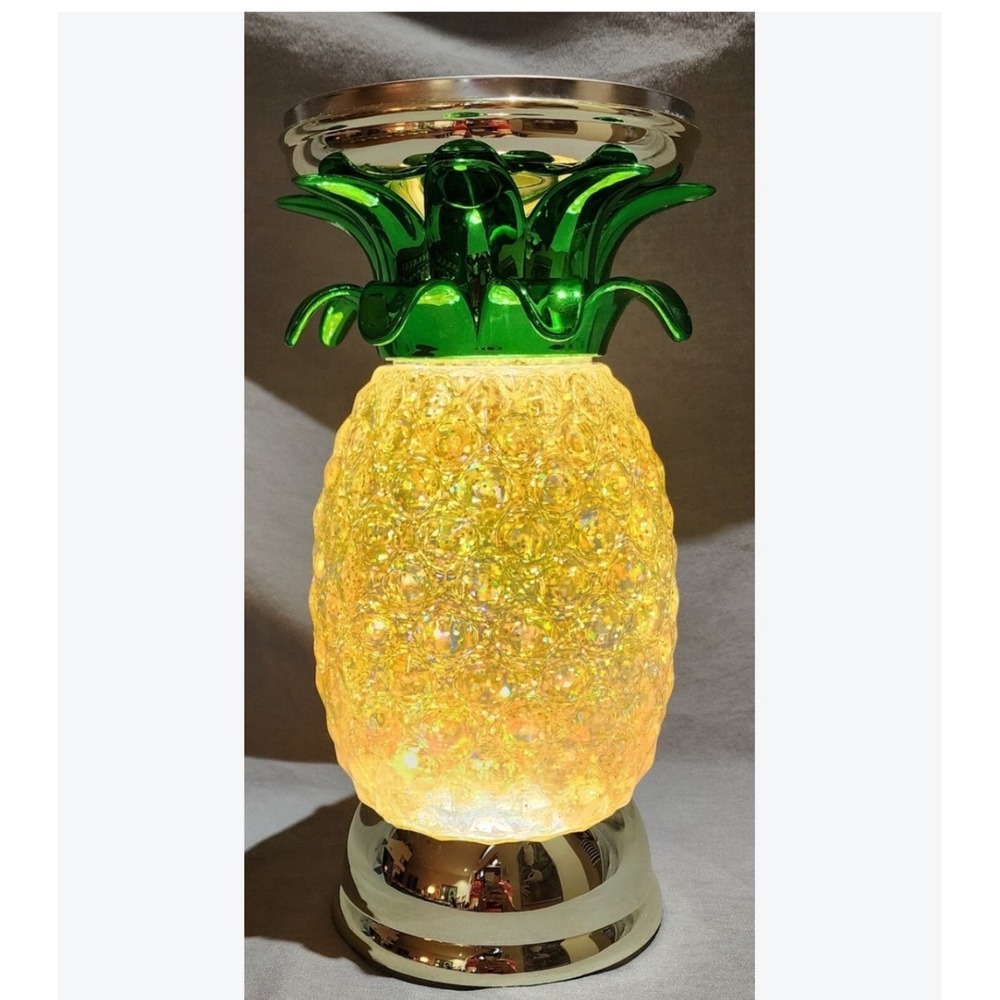 Bath & Body Works Pineapple Glitter Water Globe 3-Wick Candle Pedestal Holder